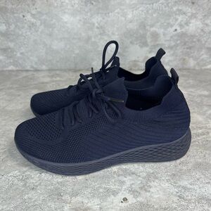 Bernal Navy Knit Woman’s sneaker comfy‎ Soft Size  7.5